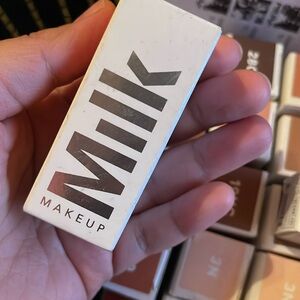 Milk cream concealer